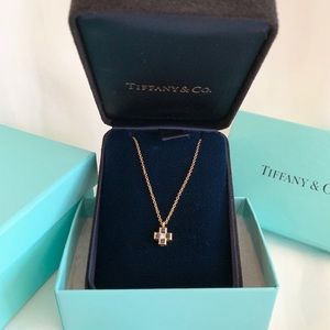 Tiffany & Co 18k cross necklace 💎